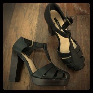 Size 7 block heel platform shoes from Forever 21